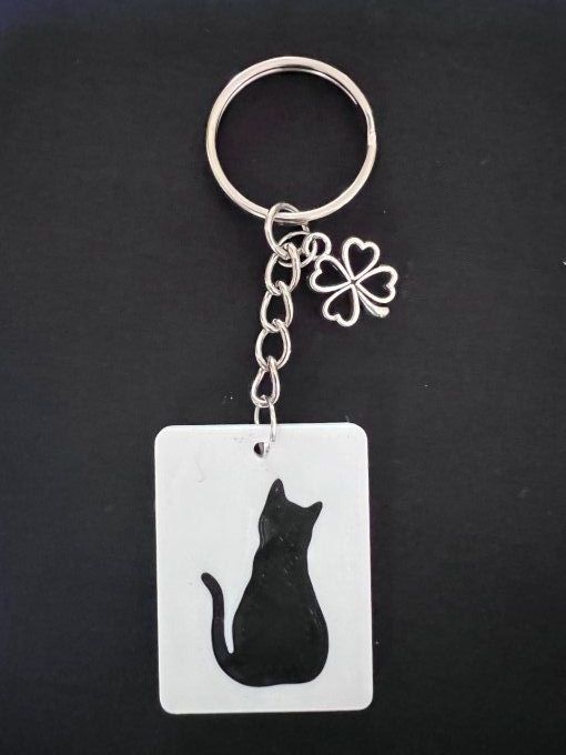 Porte clé chat assis de face