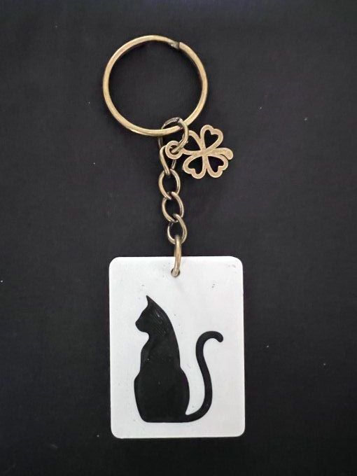 Porte clé chat assis de côté