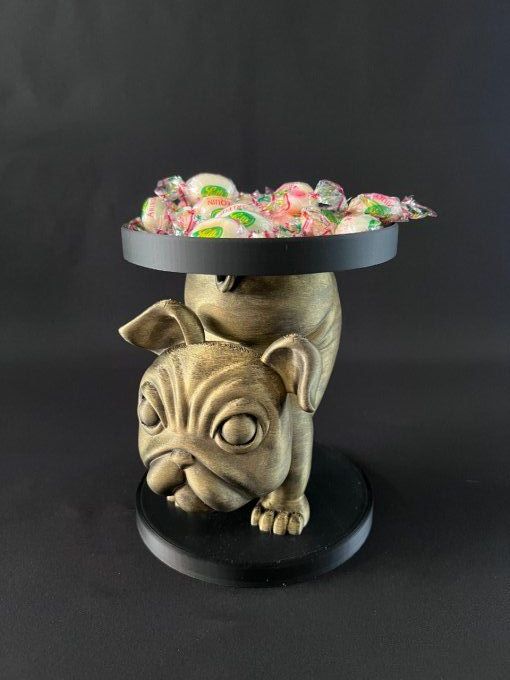 Bulldog anglais avec plateau